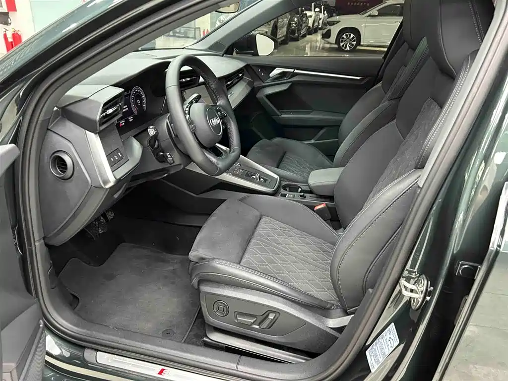 Audi A3 2023 Facelift Sportback 35 TFSI Luxury Sport фото 11