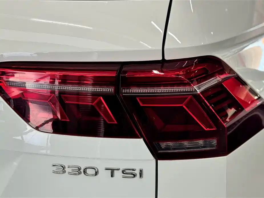 Volkswagen Tiguan L 2024 330TSI Automatic 2WD R-Line Premium Enjoyment Edition фото 10
