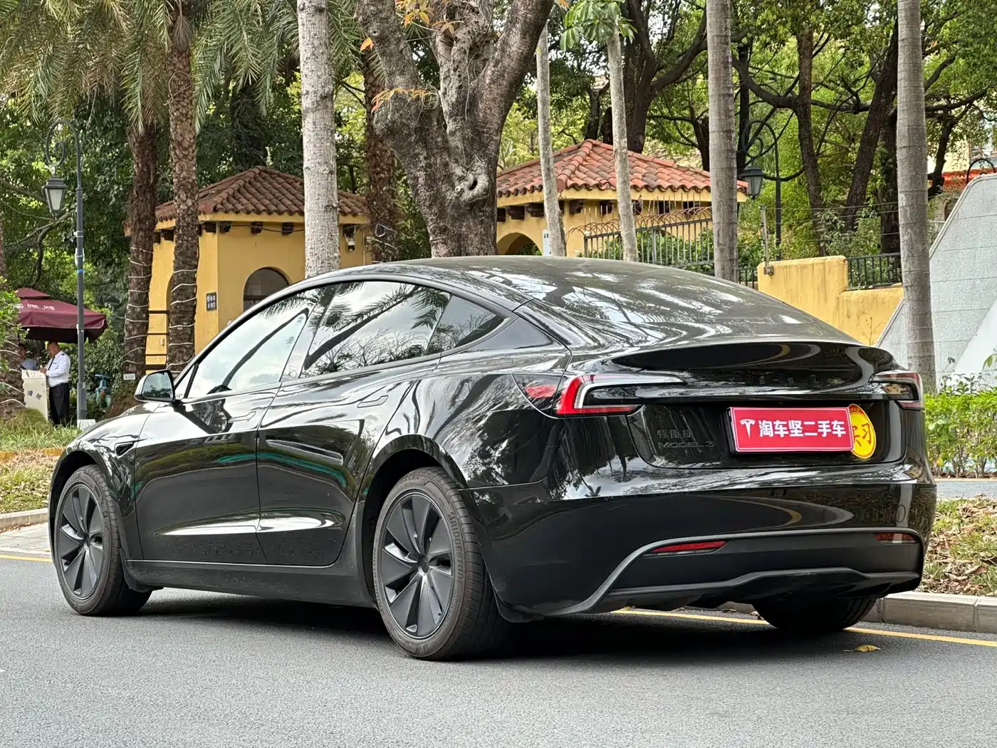 TESLA MODEL 3