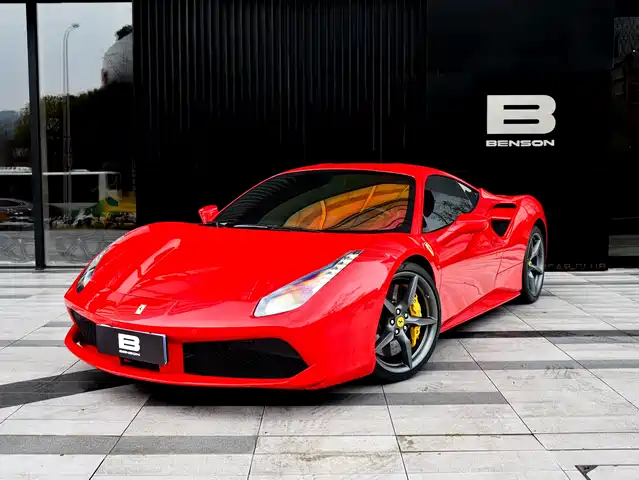 FERRARI 488