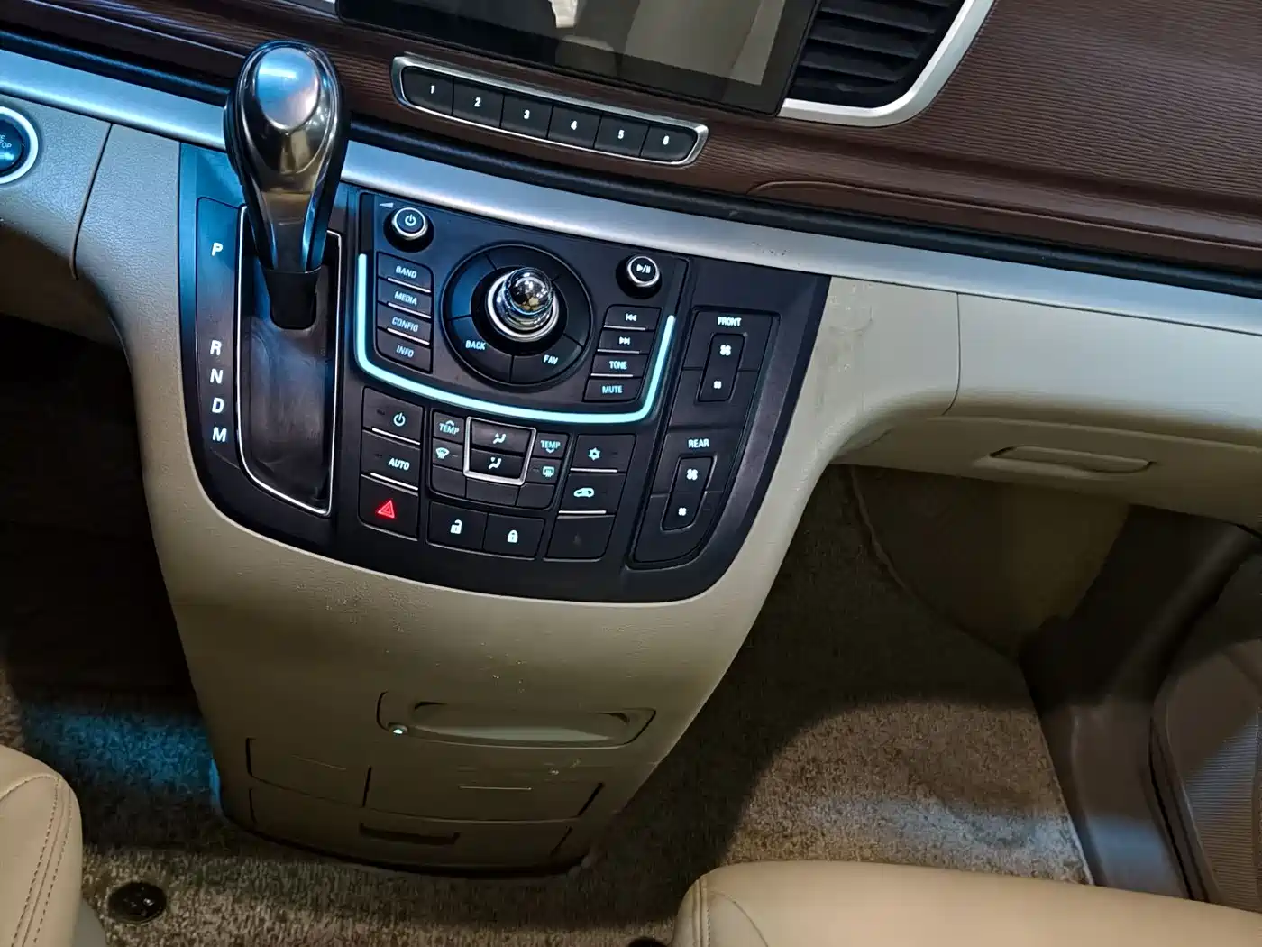 Buick GL8 2014 2.4L CT Luxury Business Comfort фото 11