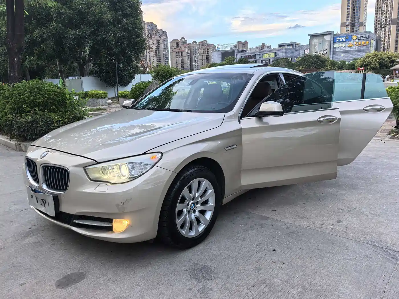 BMW 5 Series GT 2010 535i Leading Model