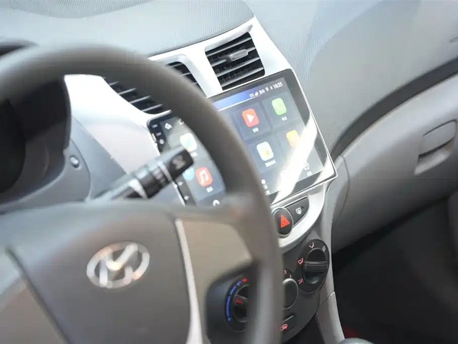 Hyundai Verna 2016 1.4L Automatic Fashion GS фото 12