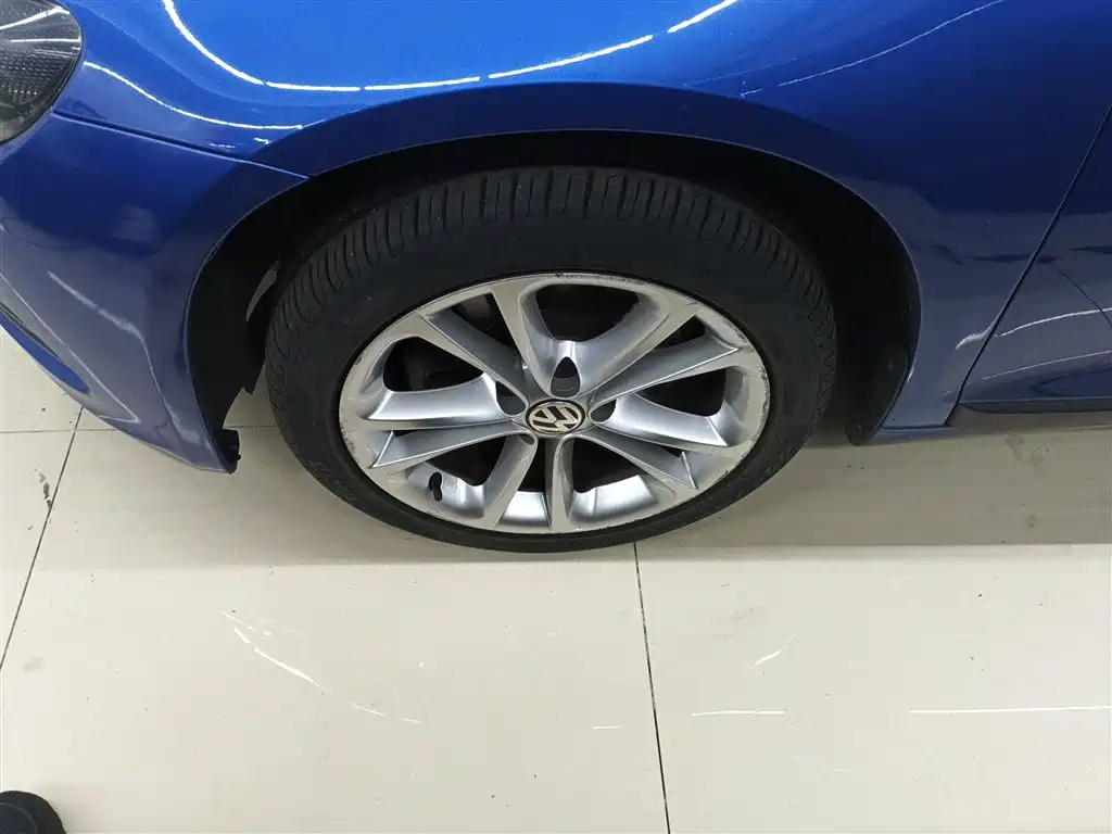 Volkswagen Scirocco 2011 2.0TSI Luxury фото 23