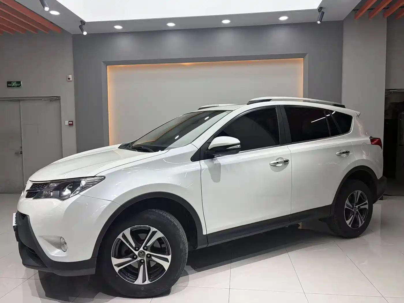 Toyota RAV4 Rongfang 2015 2.0L CVT 4WD Pioneer Edition