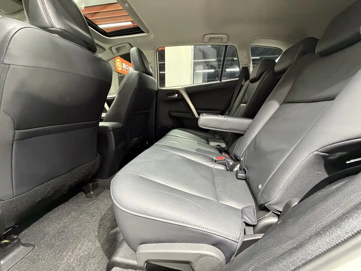 Toyota RAV4 Rongfang 2015 2.0L CVT 4WD Pioneer Edition фото 9