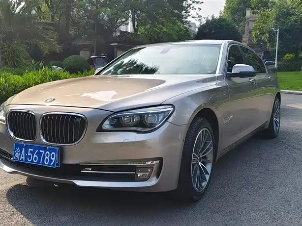 BMW 7 Series 2013 Model 740Li Luxury фото 2