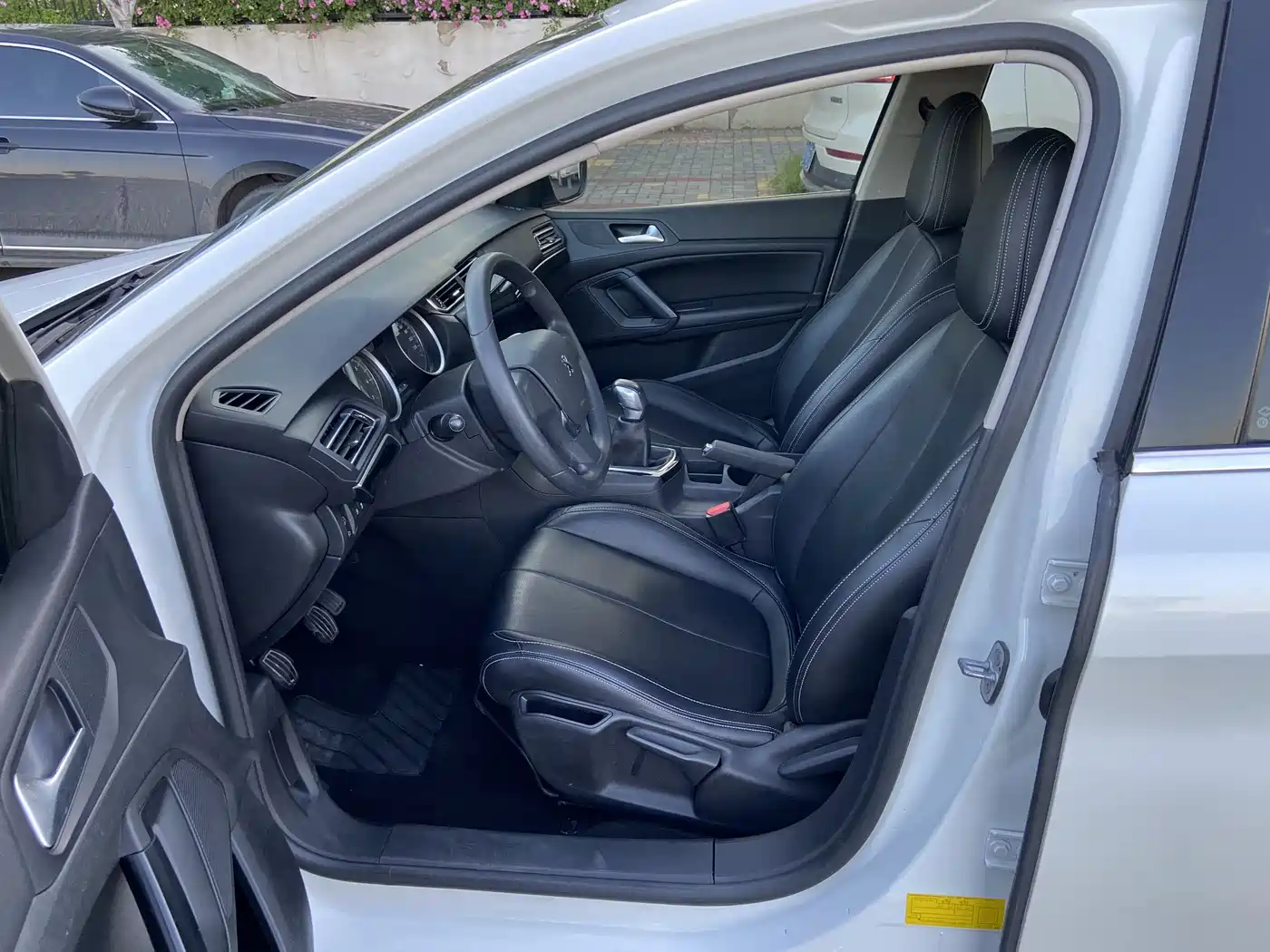 Peugeot 408 2014 1.8L Manual Leading Edition фото 7