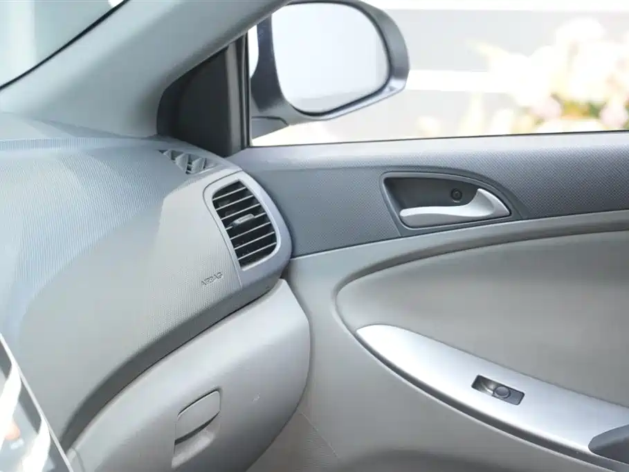 Hyundai Verna 2016 1.4L Automatic Fashion GS фото 13