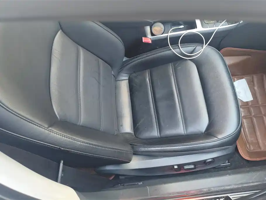 Volkswagen Passat 2014 1.8TSI DSG Luxury Navigation Edition фото 8
