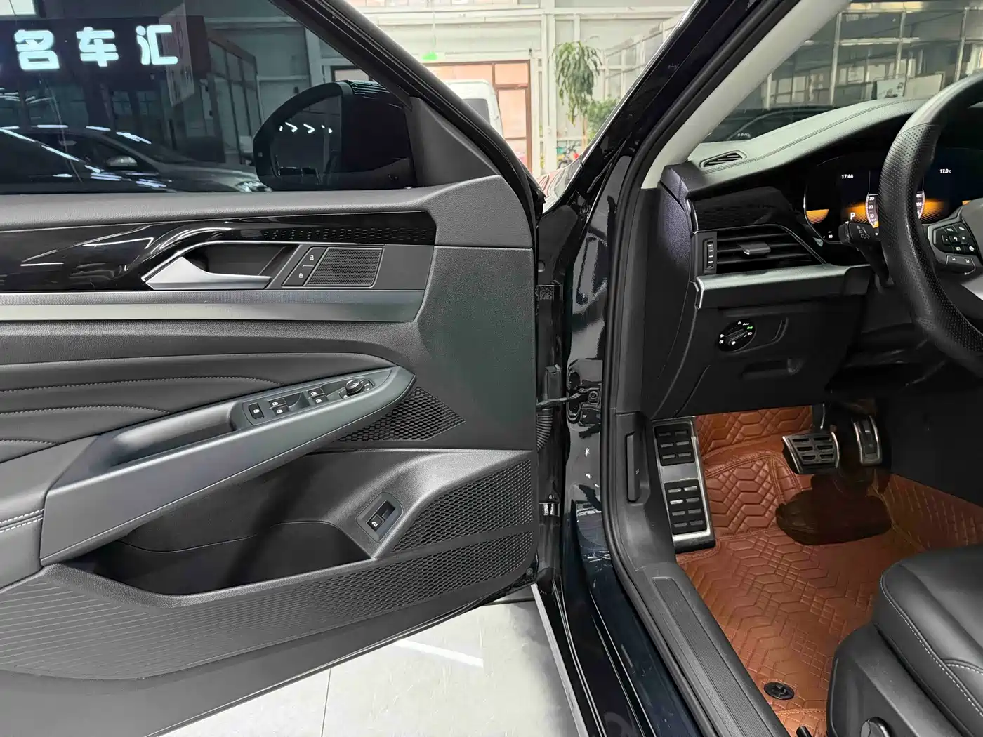 Volkswagen Passat 2023 280TSI Starlight Elite Edition фото 9
