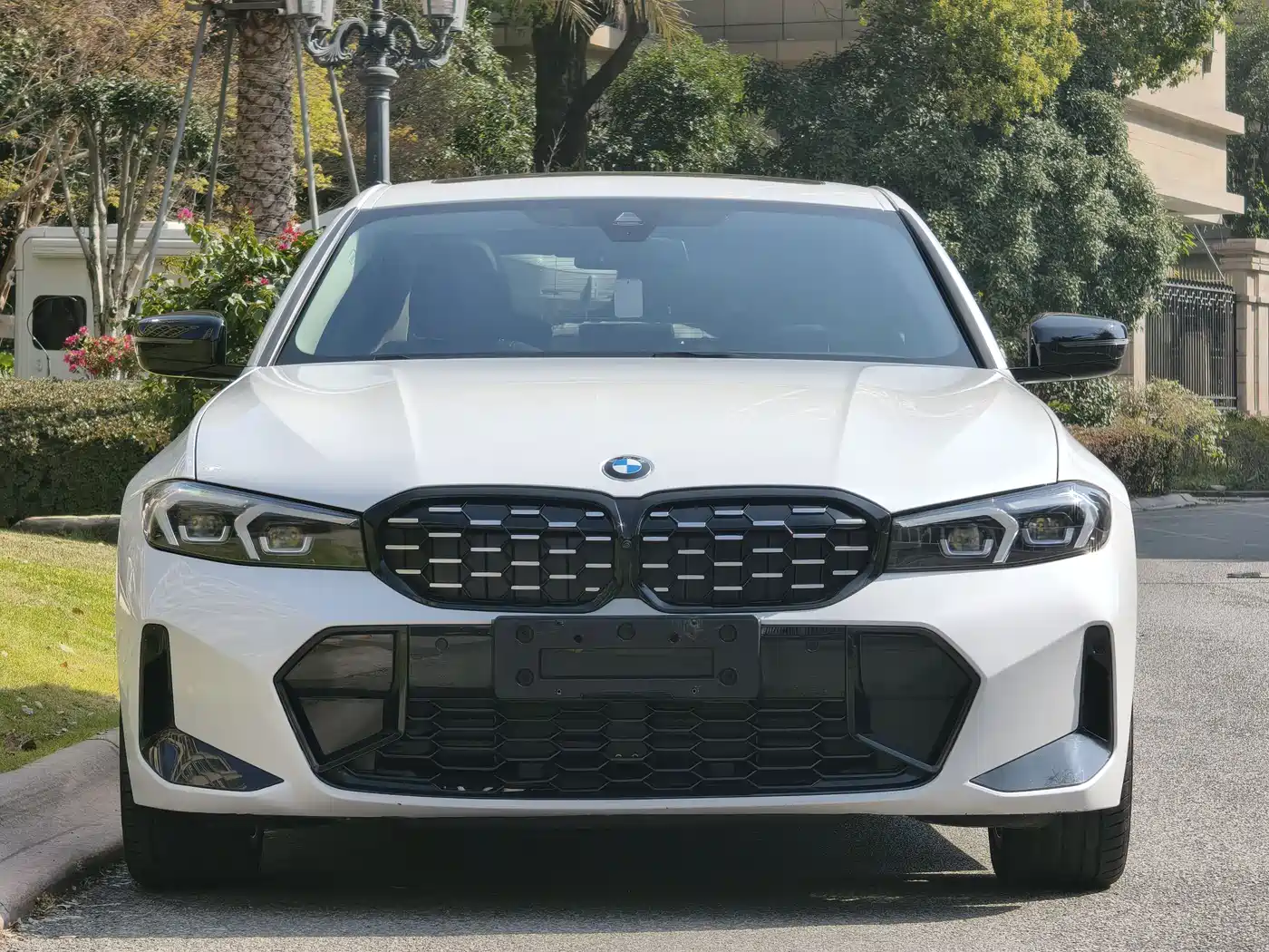 BMW 3 Series 2024 325Li M Sport Shadowline Package фото 2