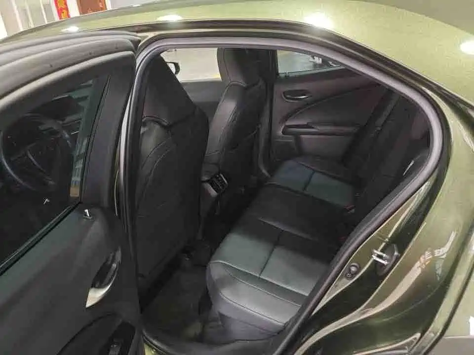 Photo 8 - Lexus UX