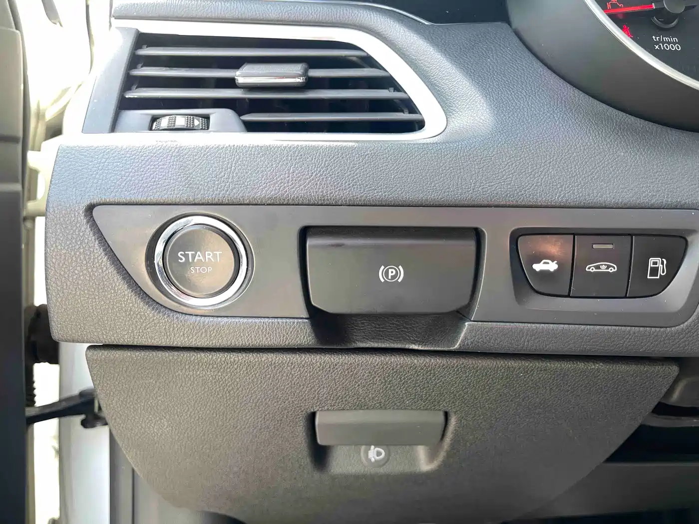 Peugeot 508 2015 1.6THP Auto Excellence Edition фото 16