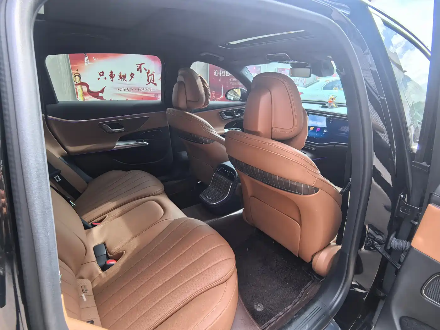 Mercedes-Benz E-Class New Energy 2024 E 350 e L Plug-in Hybrid Sedan фото 6