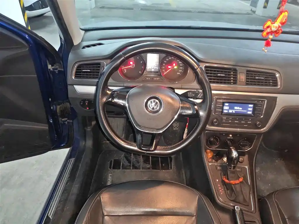 Volkswagen Lavida Tour 2015 230TSI DSG Comfort Edition фото 3