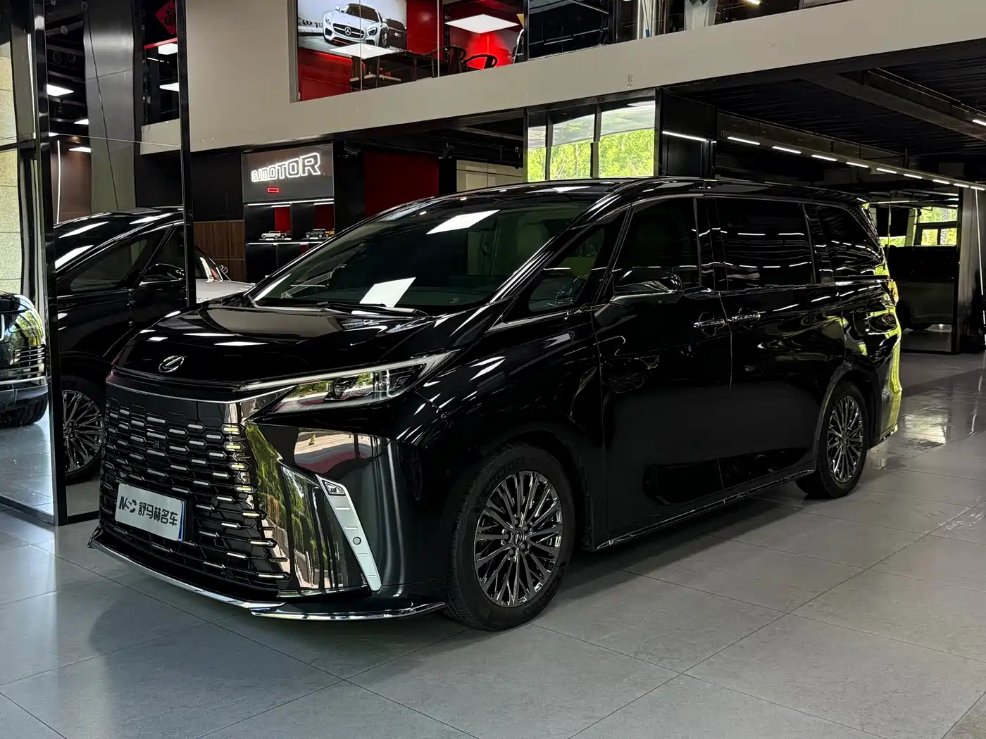Lexus LM 2023 500h 6-Seater Prestige Edition