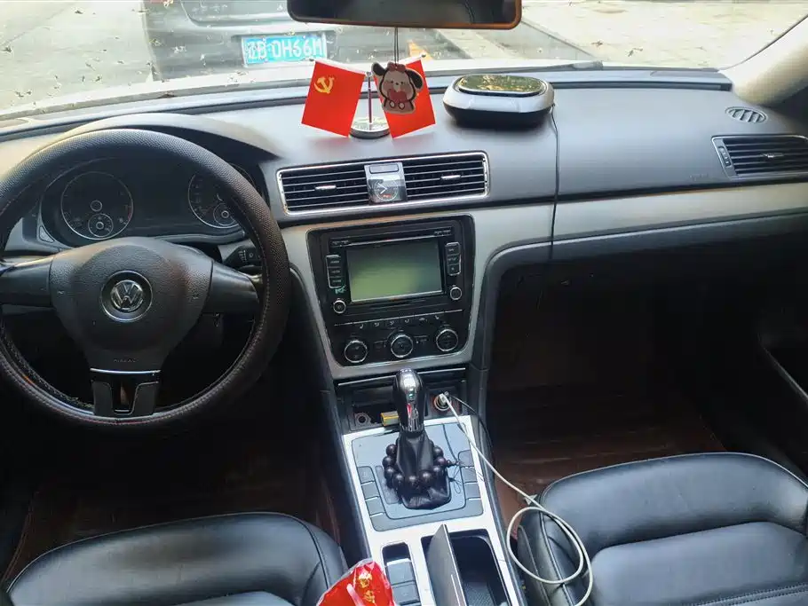 Volkswagen Passat 2014 1.8TSI DSG Luxury Navigation Edition фото 12