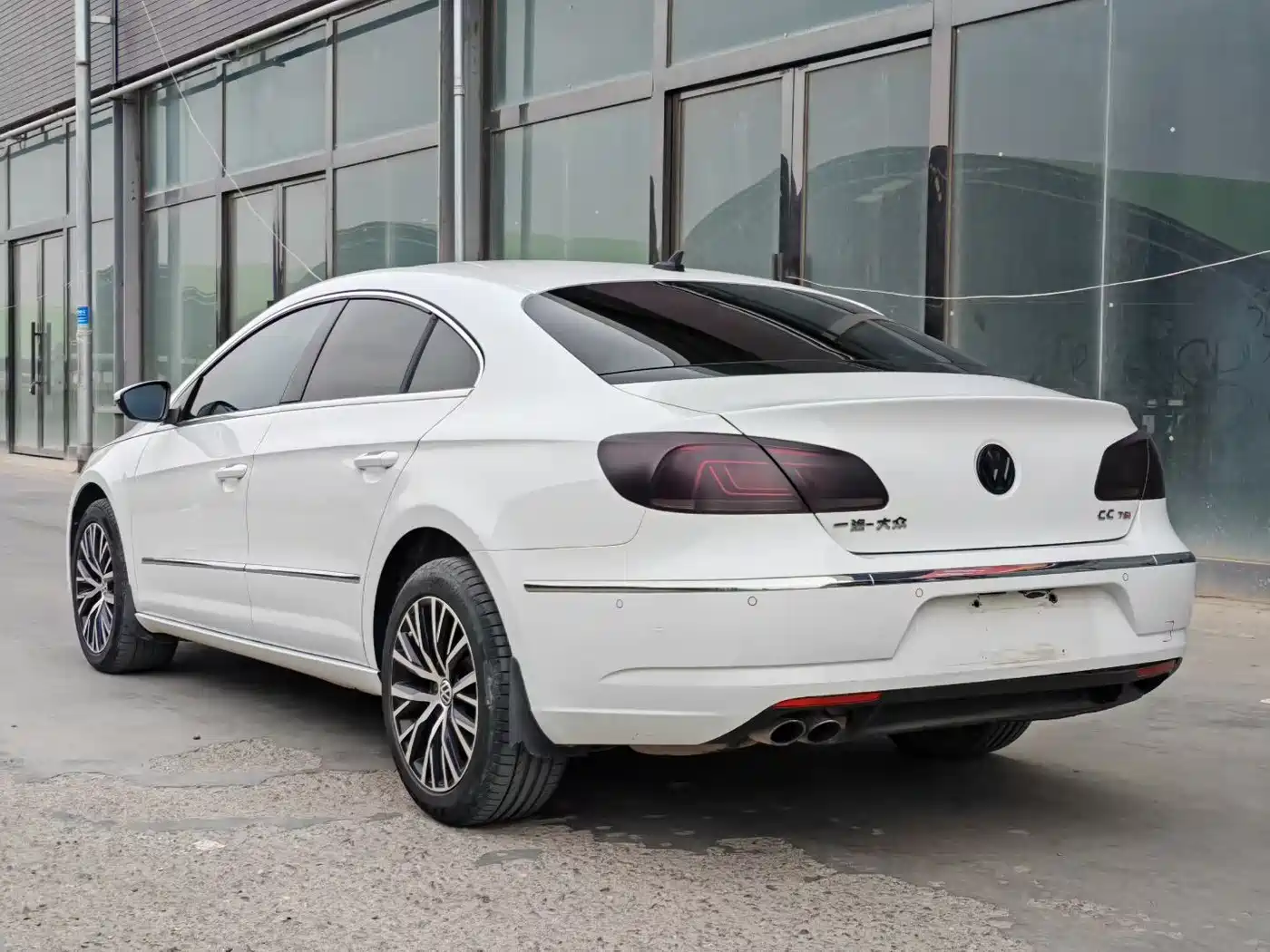 Volkswagen FAW-Volkswagen CC 2016 Model 1.8TSI Luxury фото 4