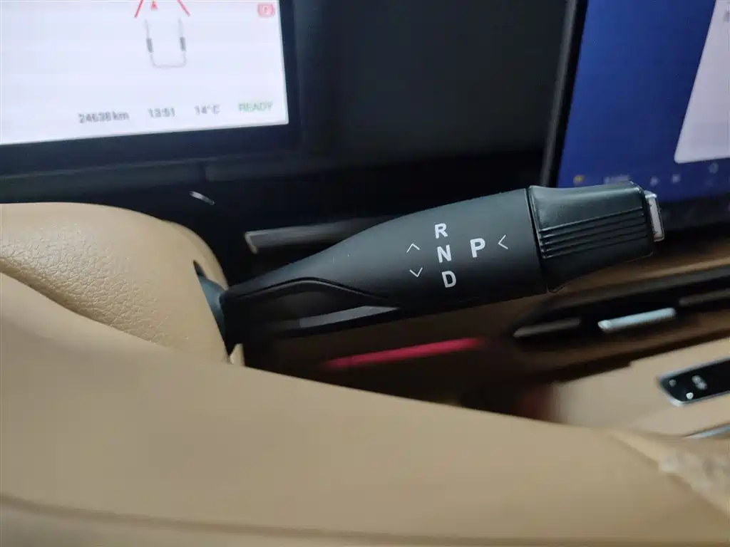 Voyah Auto Voyah Dreamer 2025 PHEV AWD Flagship Kunpeng Edition фото 10