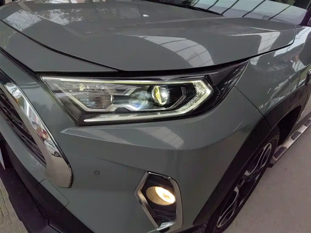 Toyota RAV4 Rongfang 2020 2.0L CVT 4WD Premium Edition фото 16
