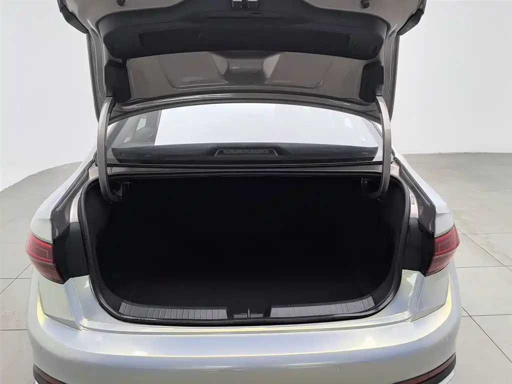 Volkswagen Sagitar 2021 280TSI DSG Surpassing Edition фото 16