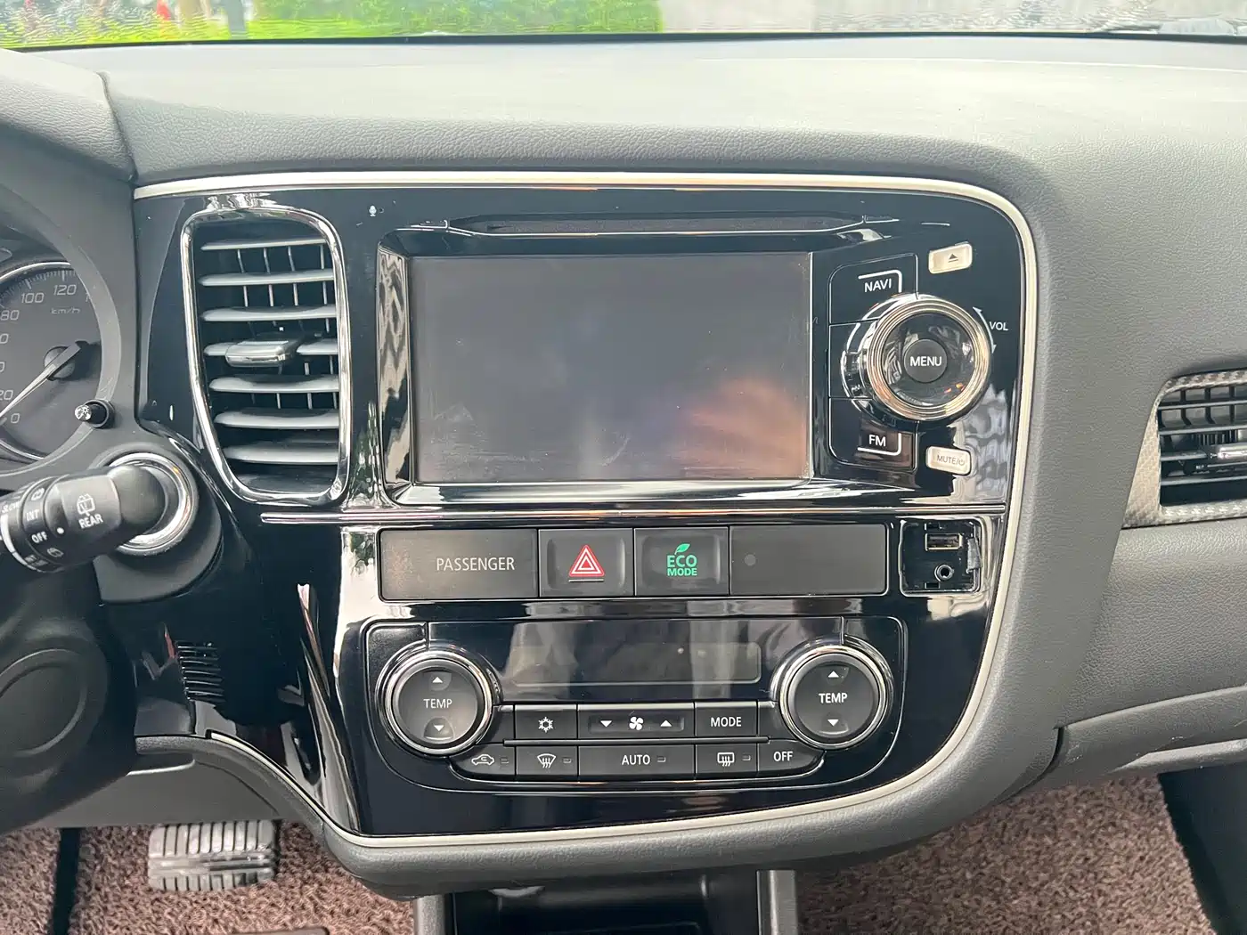 Mitsubishi Outlander (Import) 2014 2.4L 4WD Luxury Value Edition 5-seater фото 18
