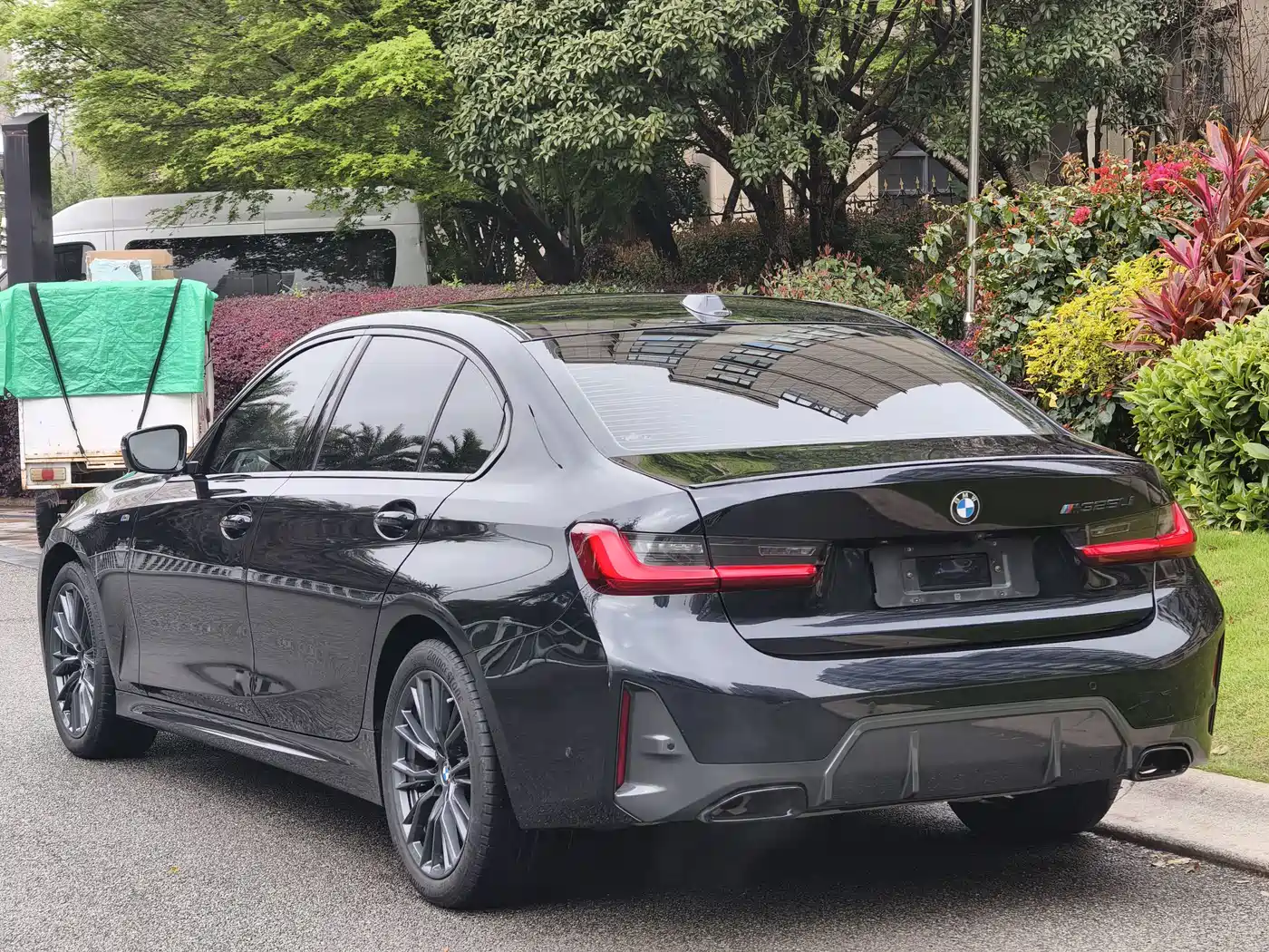 BMW 3 Series 2024 325Li M Sport Shadowline Package фото 5