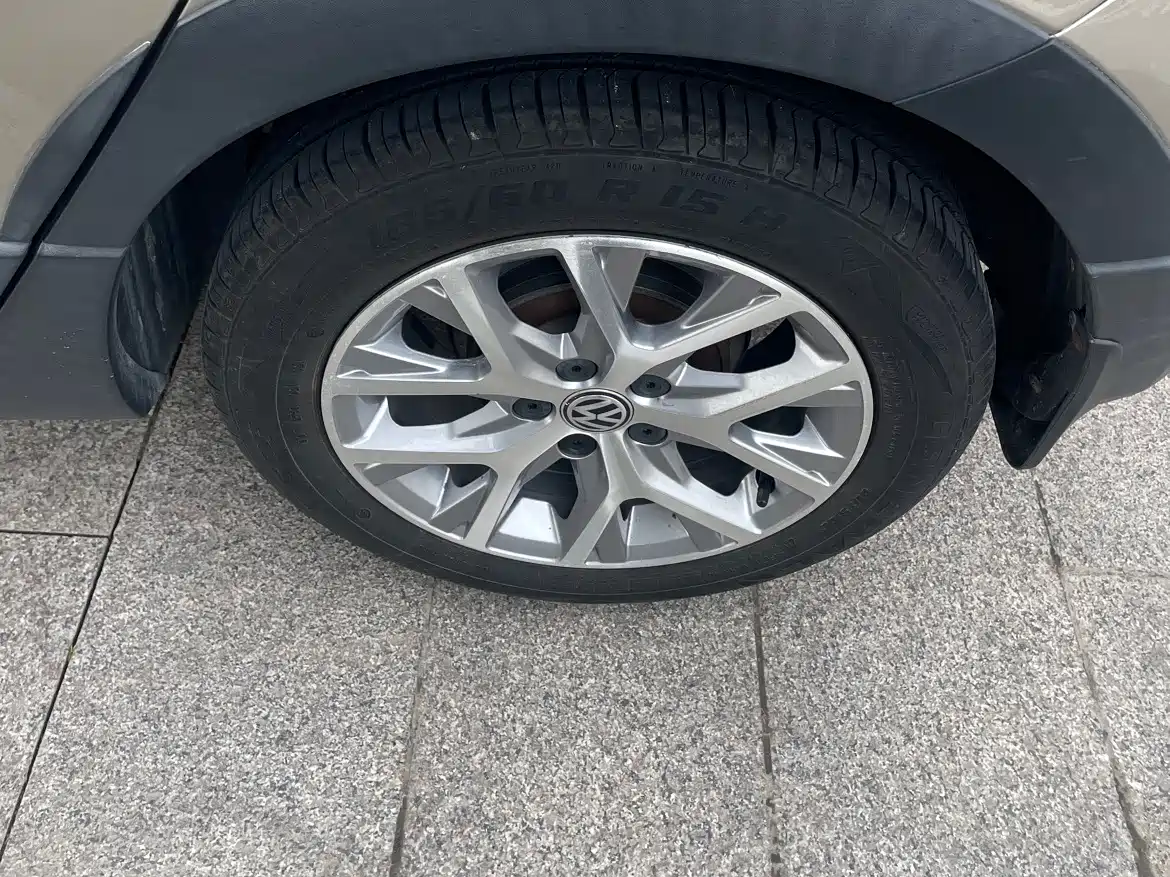 Volkswagen Polo 2014 1.6L Cross Polo Automatic фото 7