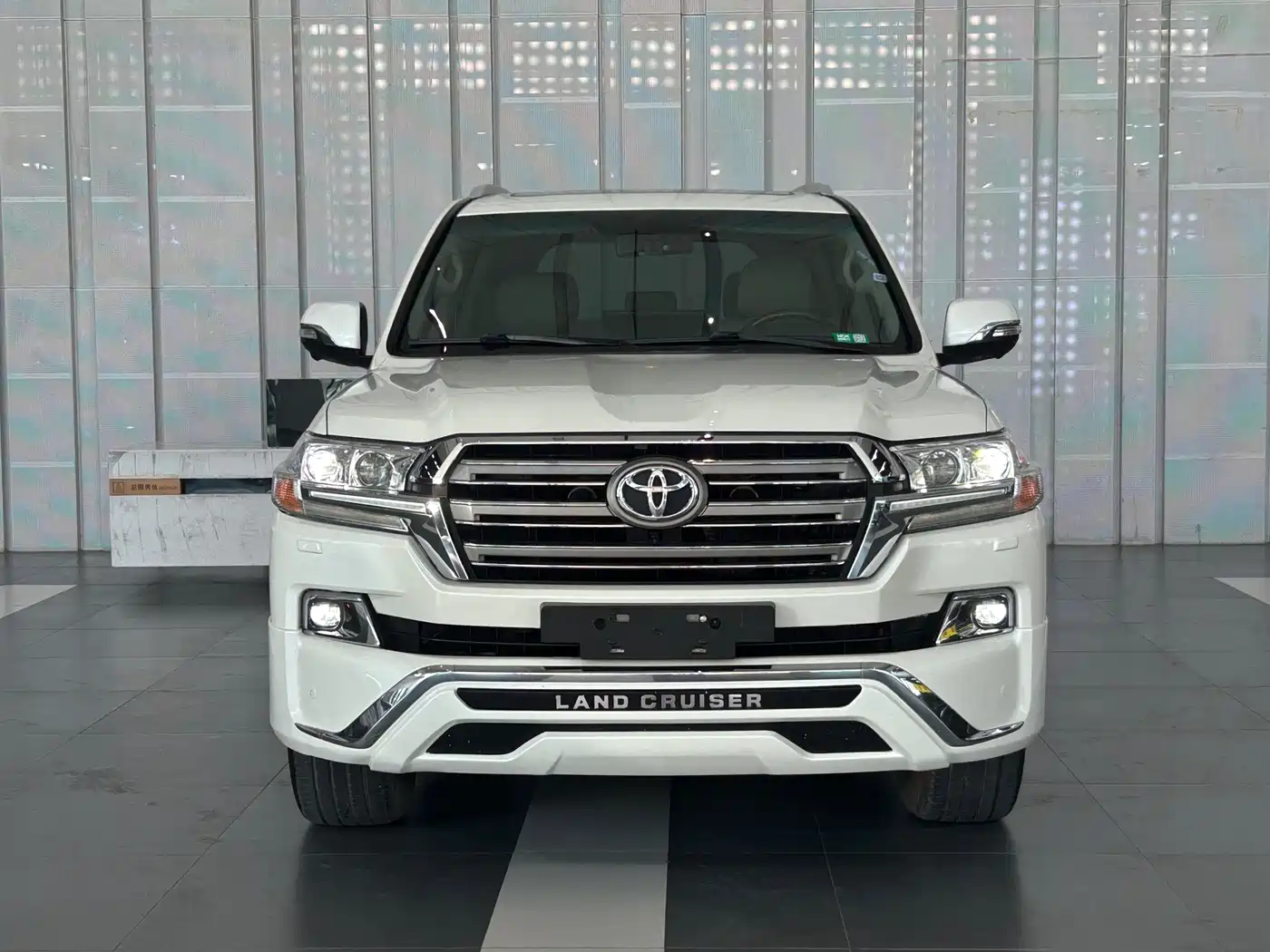 Toyota Land Cruiser (Import) фото 3