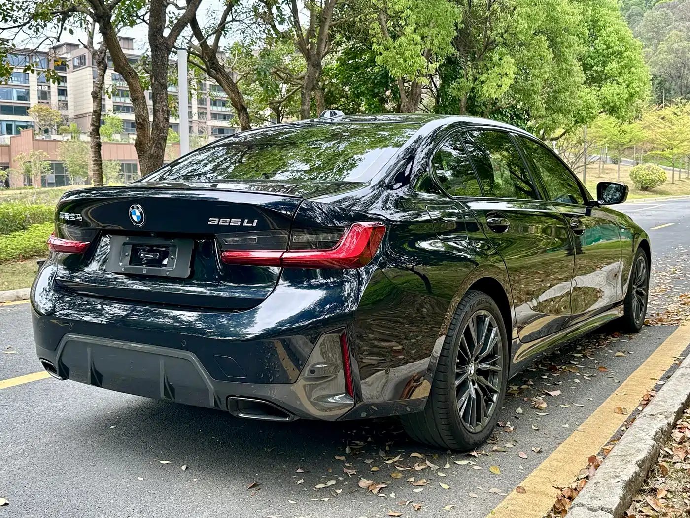 BMW 3 Series 2024 325Li M Sport Shadowline Package фото 7