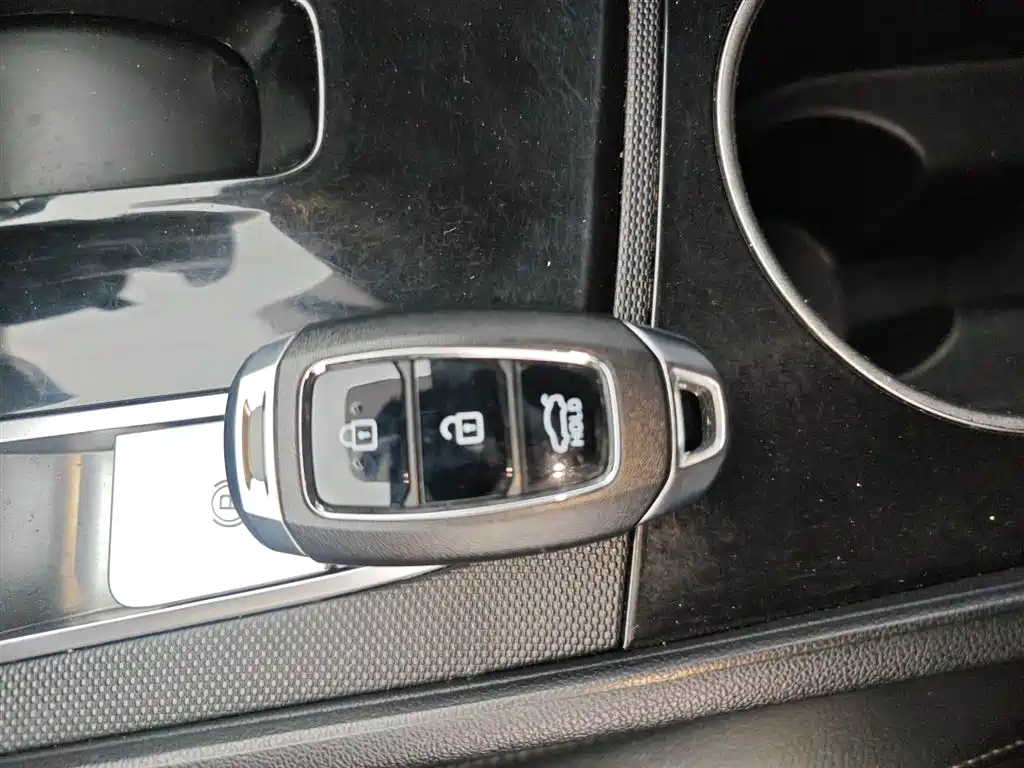 Hyundai Elantra 2022 1.5L CVT GLX Elite Edition фото 9