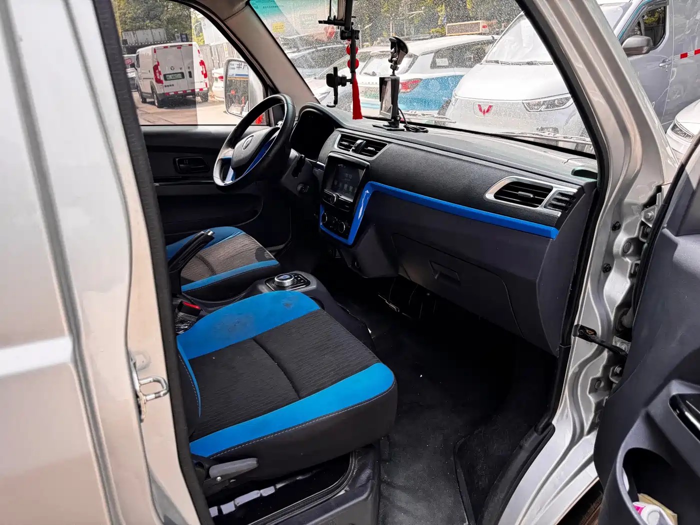 Jinbei New Dolphin EV 2025 2023 Comfort Box Truck Corrugated Version 42.3kWh