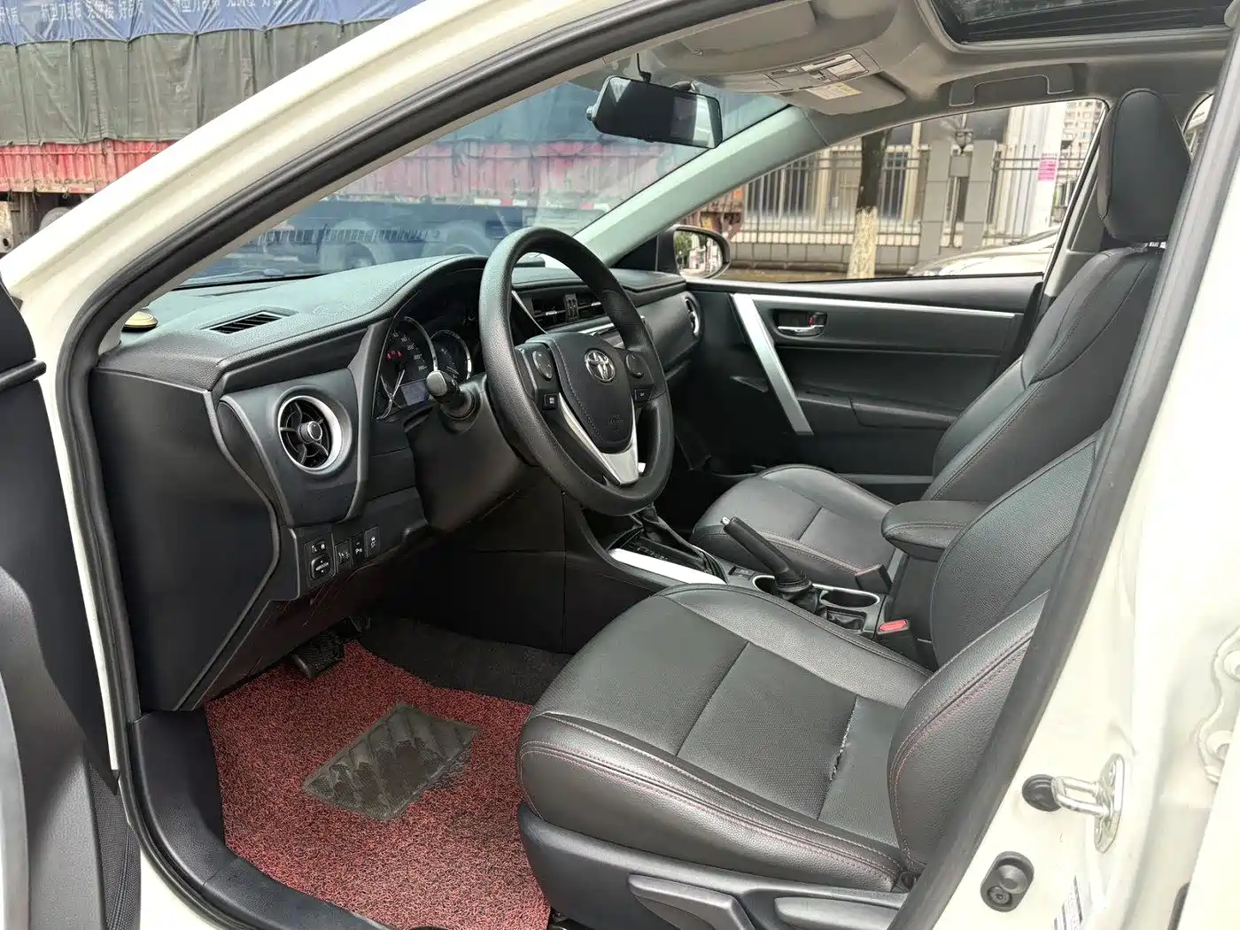 Toyota Levin 2017 Facelift 185T CVT Elite (China V) фото 4