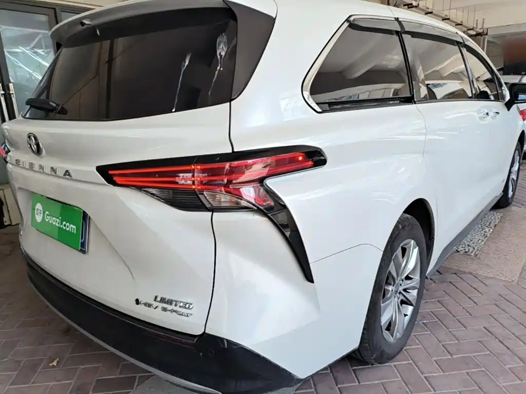 Toyota Sienna 2025 2024 2.5L Hybrid 4WD Premium Edition