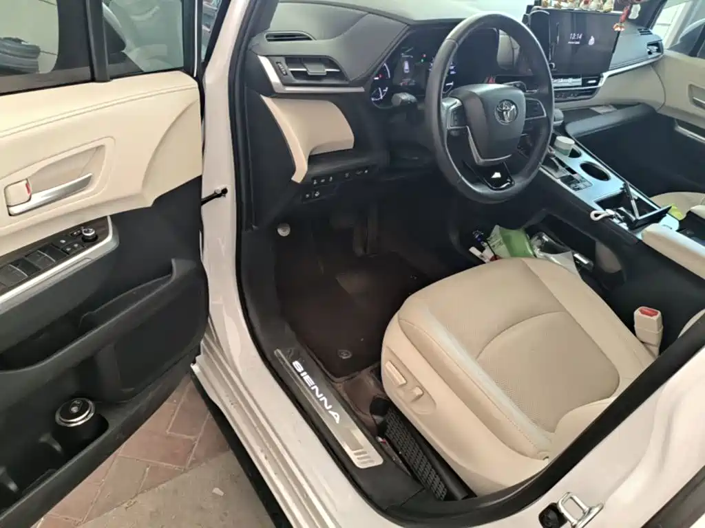 Toyota Sienna 2025 2024 2.5L Hybrid 4WD Premium Edition