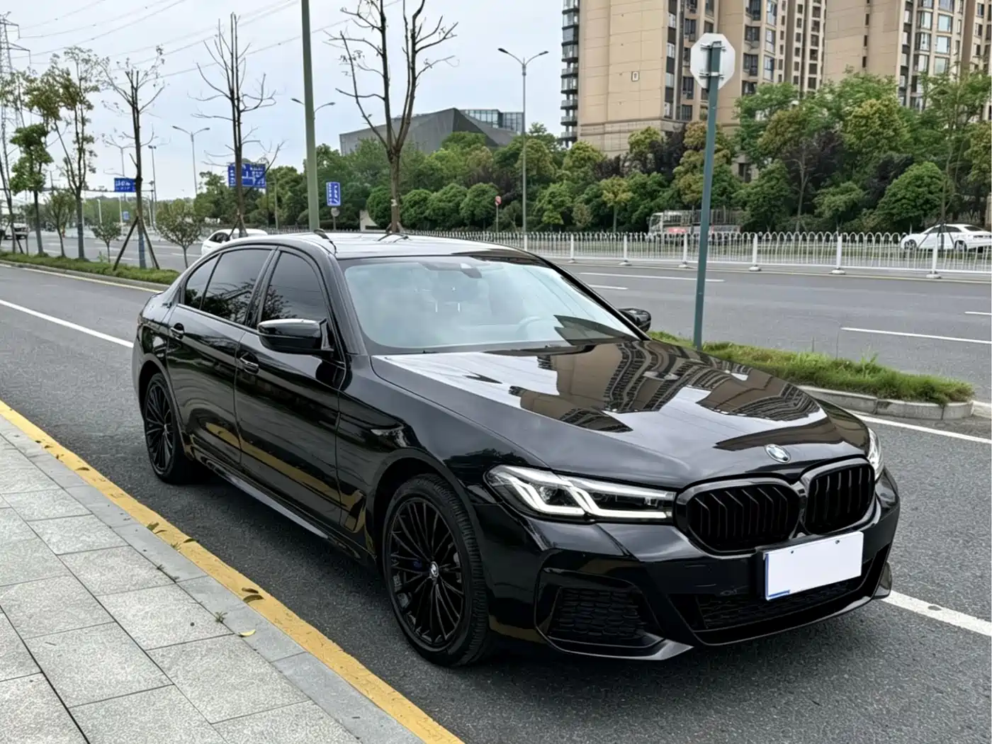 BMW 5 Series 2022 Facelift 530Li Leading M Sport Package фото 3