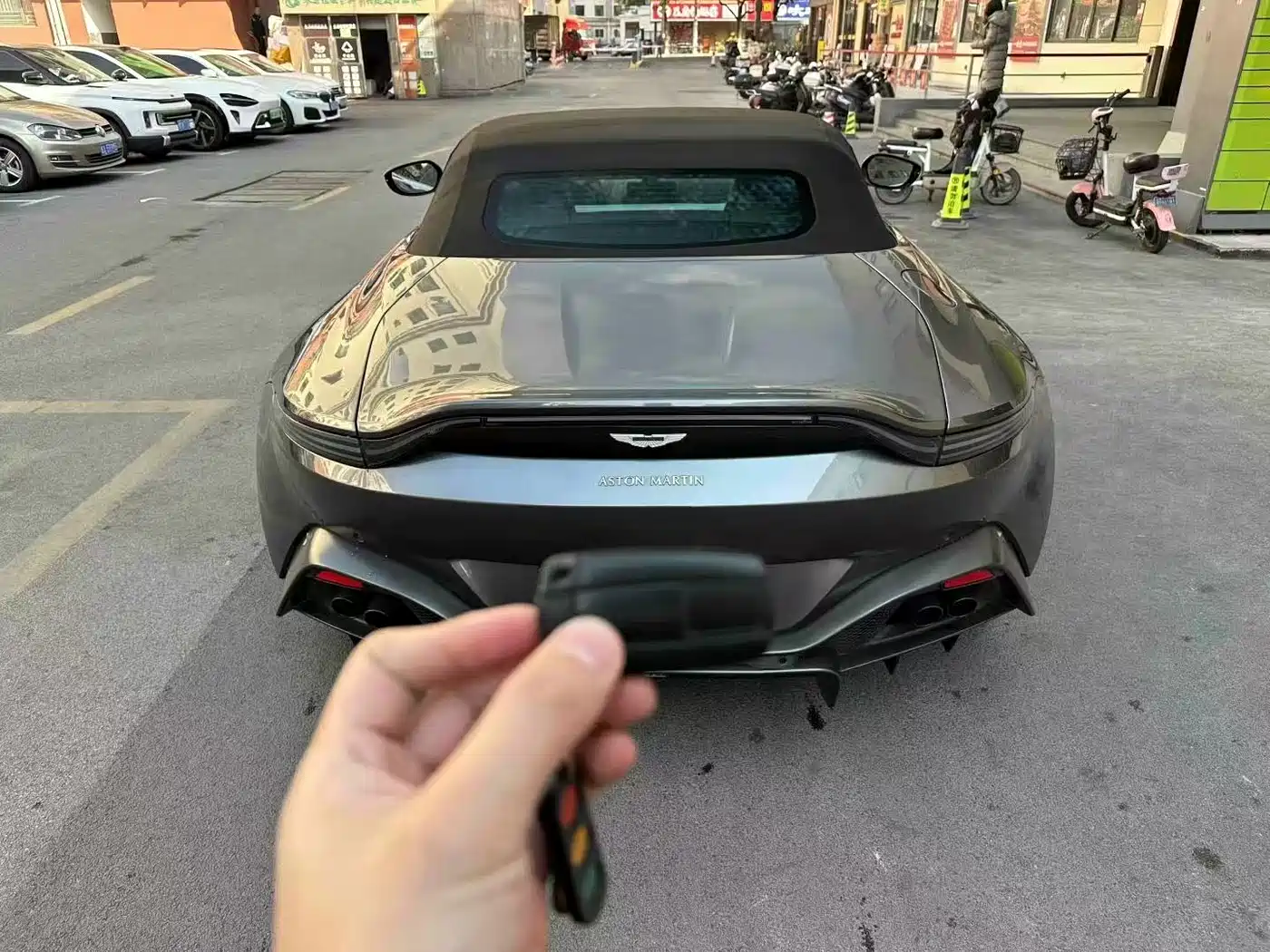 Aston Martin V8 Vantage 2022 4.0T V8 Roadster фото 9