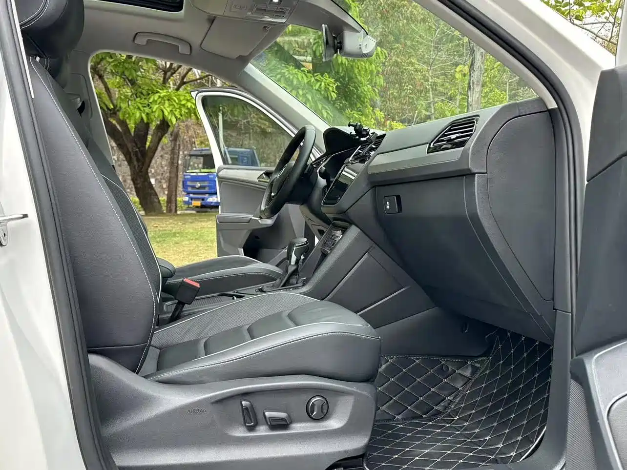 Volkswagen Tiguan L PHEV 2020 430PHEV Plug-in Hybrid Flagship Edition фото 7