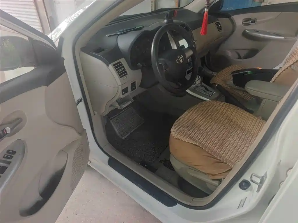 Toyota Corolla 2013 Special Edition 1.6L Auto Ultimate Cool GL фото 17