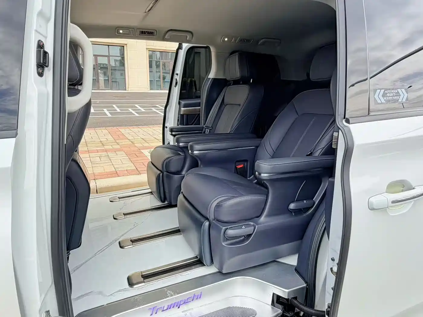 GAC Trumpchi Trumpchi M8 2024 Leadershow Series 390T Premium Edition фото 9