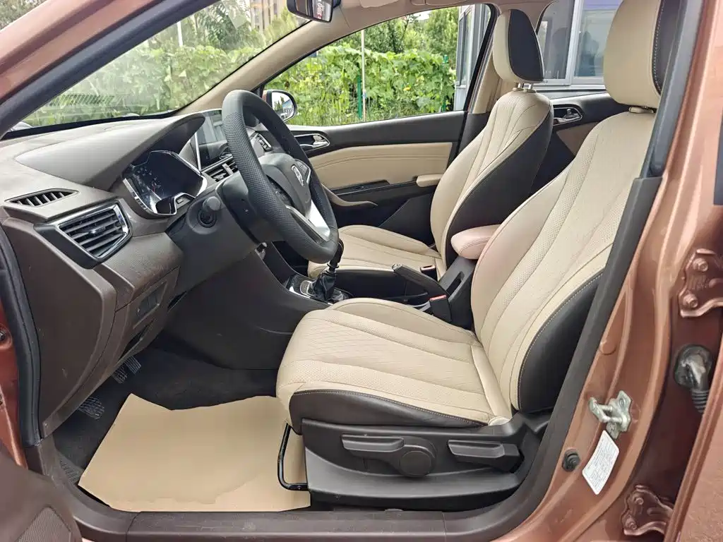 Baojun 310W 2018 2017 1.5L Manual Fashion Edition (China V)