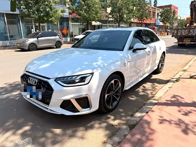Audi A4L 40 TFSI, Стиль Драйв