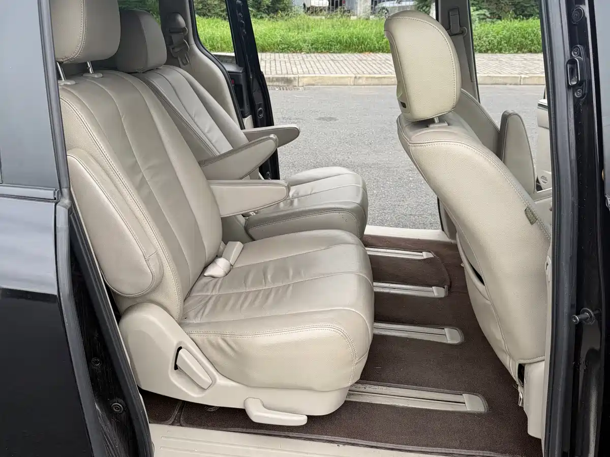 Mazda 8 2013 2013 2.5L Supreme Edition