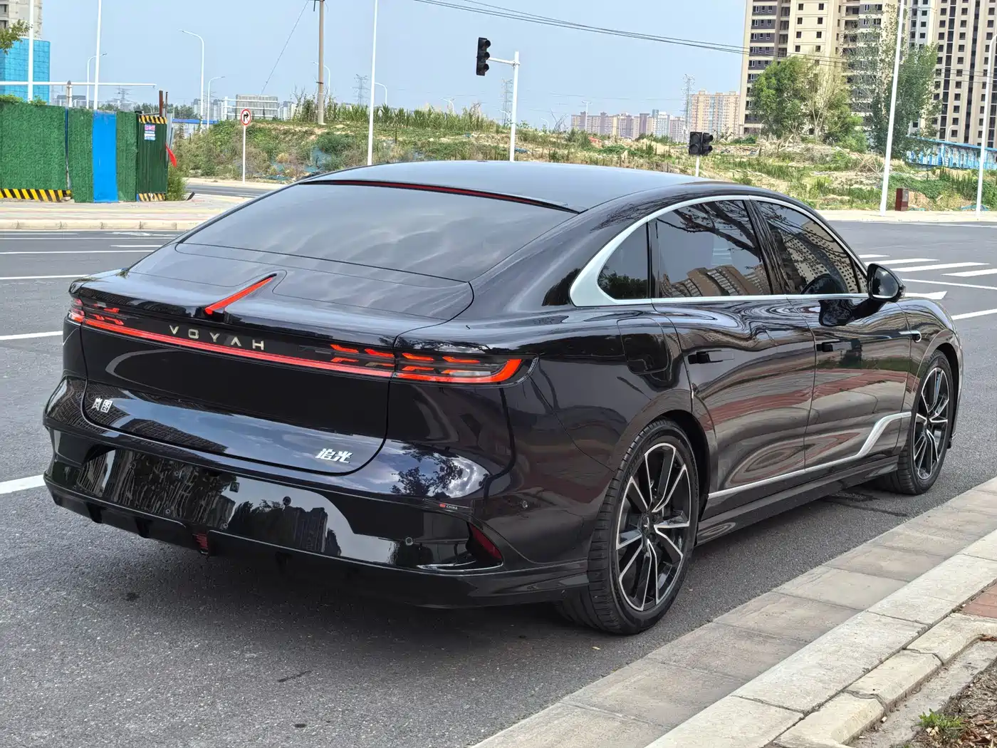 Voyah Auto VOYAH Zhuiguang 2024 PHEV AWD Ultra Long Range Flagship фото 9