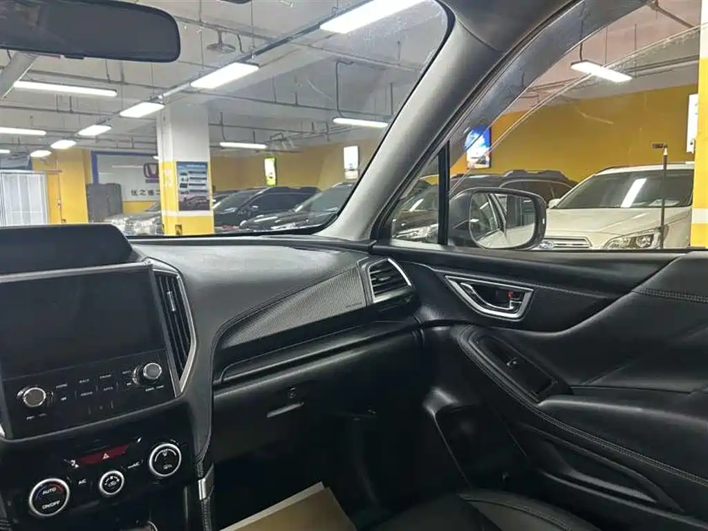 Subaru Forester 2019 2.0i Luxury Edition EyeSight фото 17