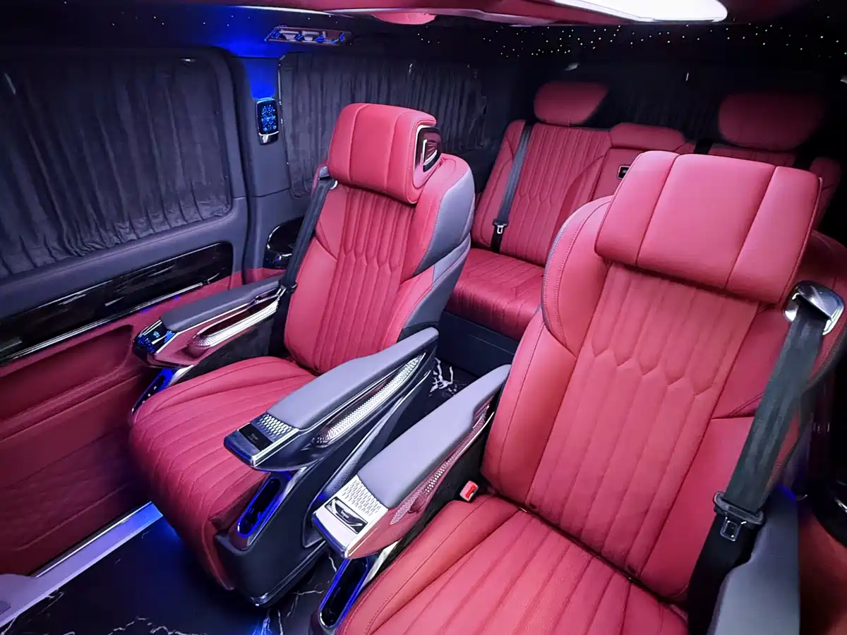 Mercedes-Benz Vito 2024 2.0T Business 7-Seater фото 4
