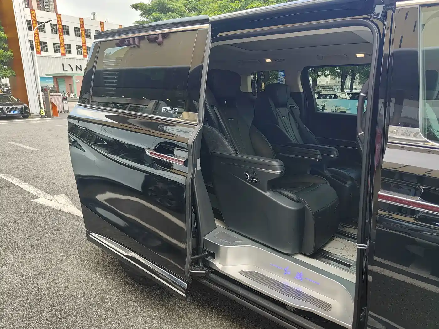 Hongqi HQ9 PHEV 2025 2024 Model 2.0T AWD Business Edition
