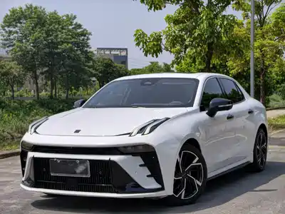 Lynk & Co 03