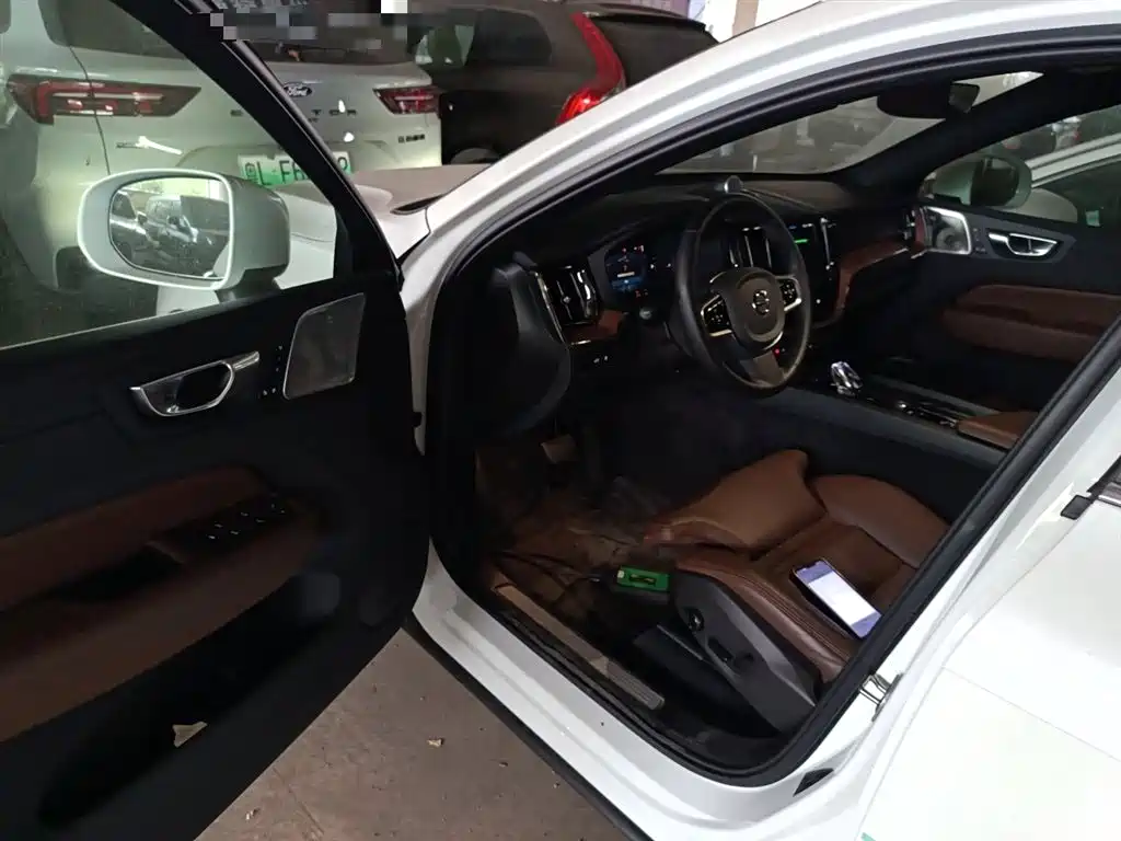 Volvo XC60 Plug-in Hybrid 2024 2025 Plug-in Hybrid Long Range AWD Zhiya Luxury Edition